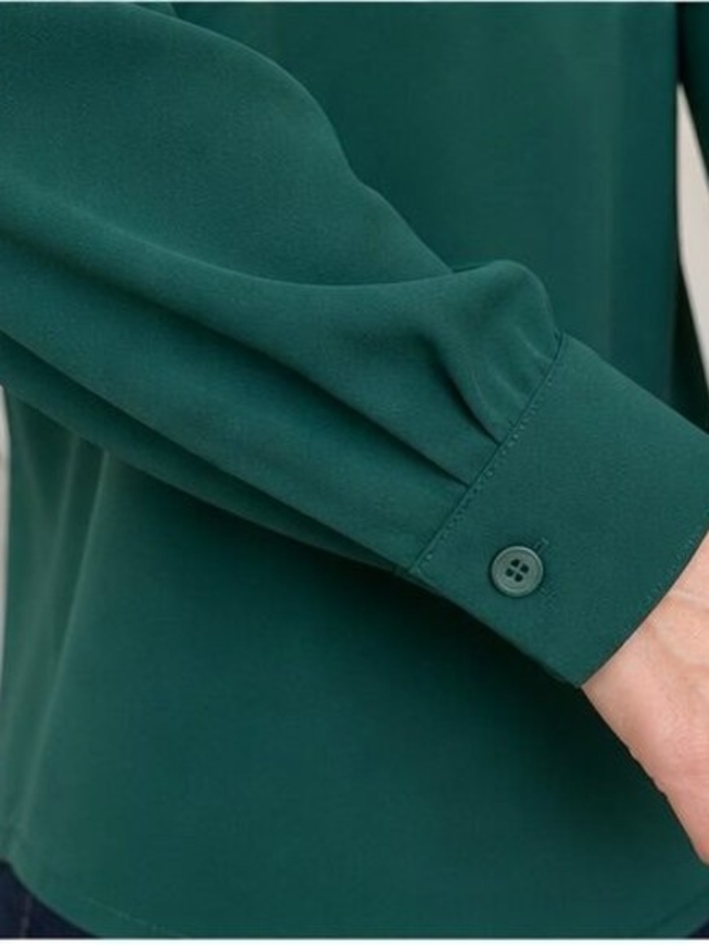 Classic Emerald Green Women's Button-Front Blouse - Picture 5 of 6